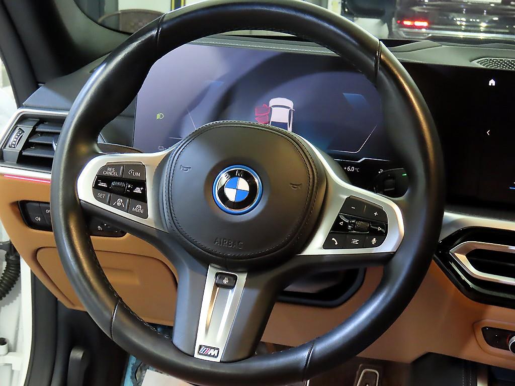 BMW i4 - Vista 8