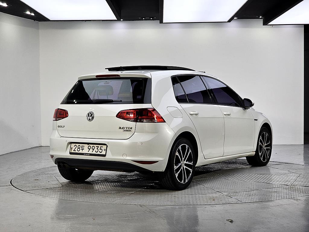 Volkswagen Golf - Vista 4