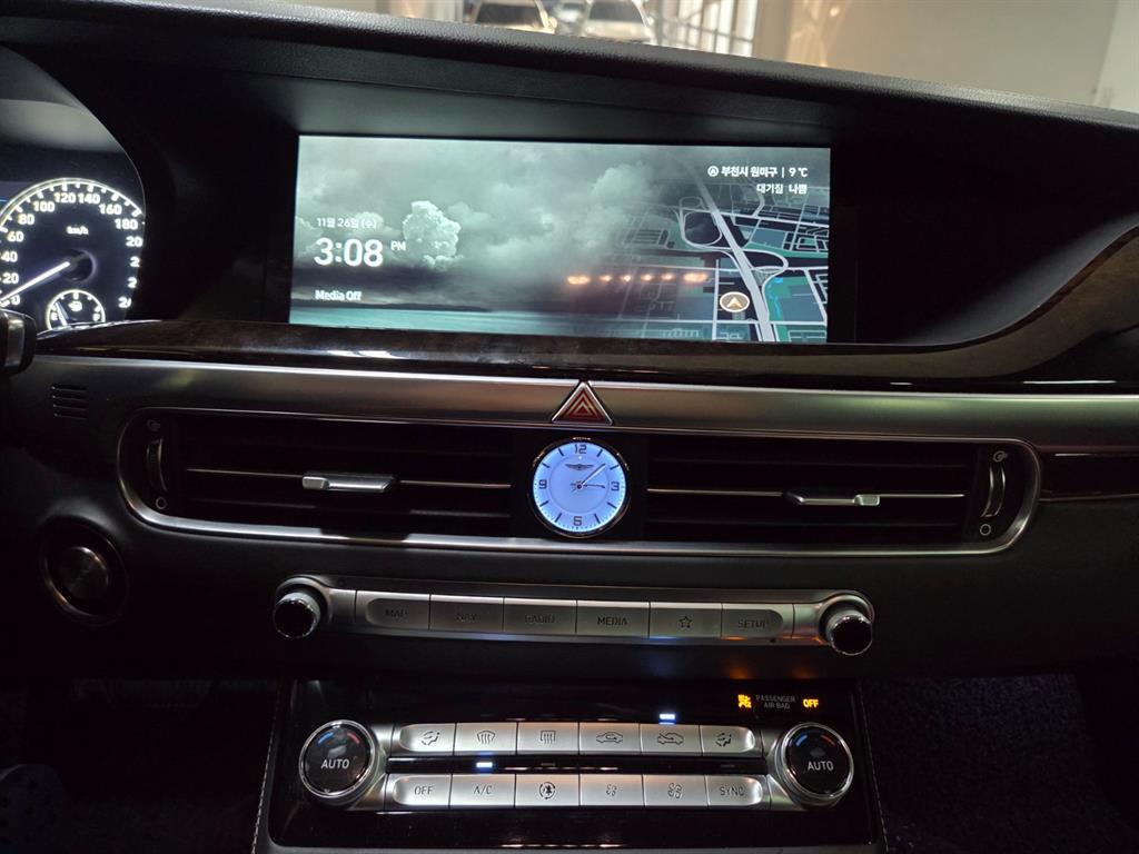 Genesis G90 - Vista 11