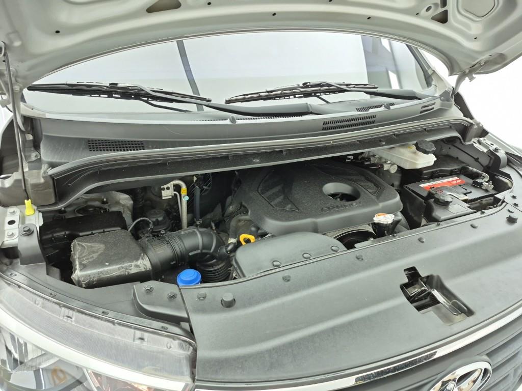 HYUNDAI Starex - Vista 6