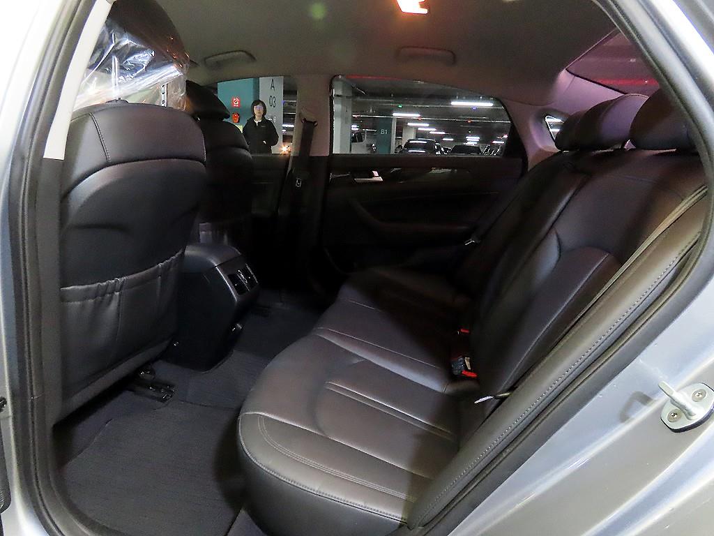 HYUNDAI Sonata - Vista 7