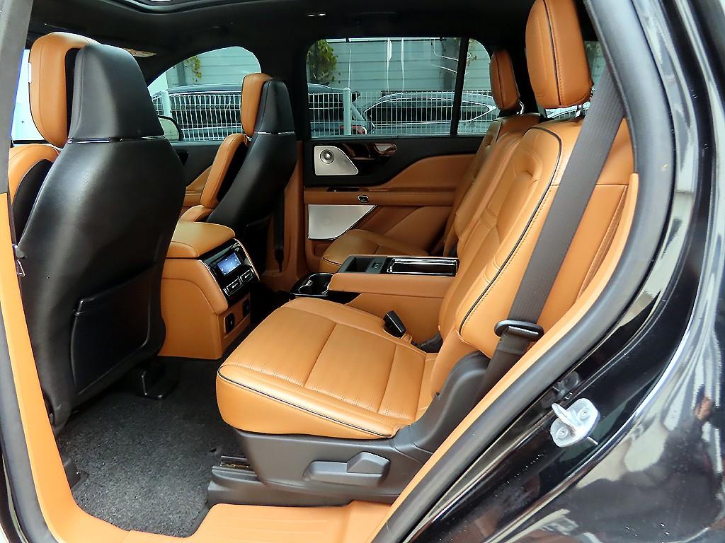 Lincoln Aviator - Vista 6