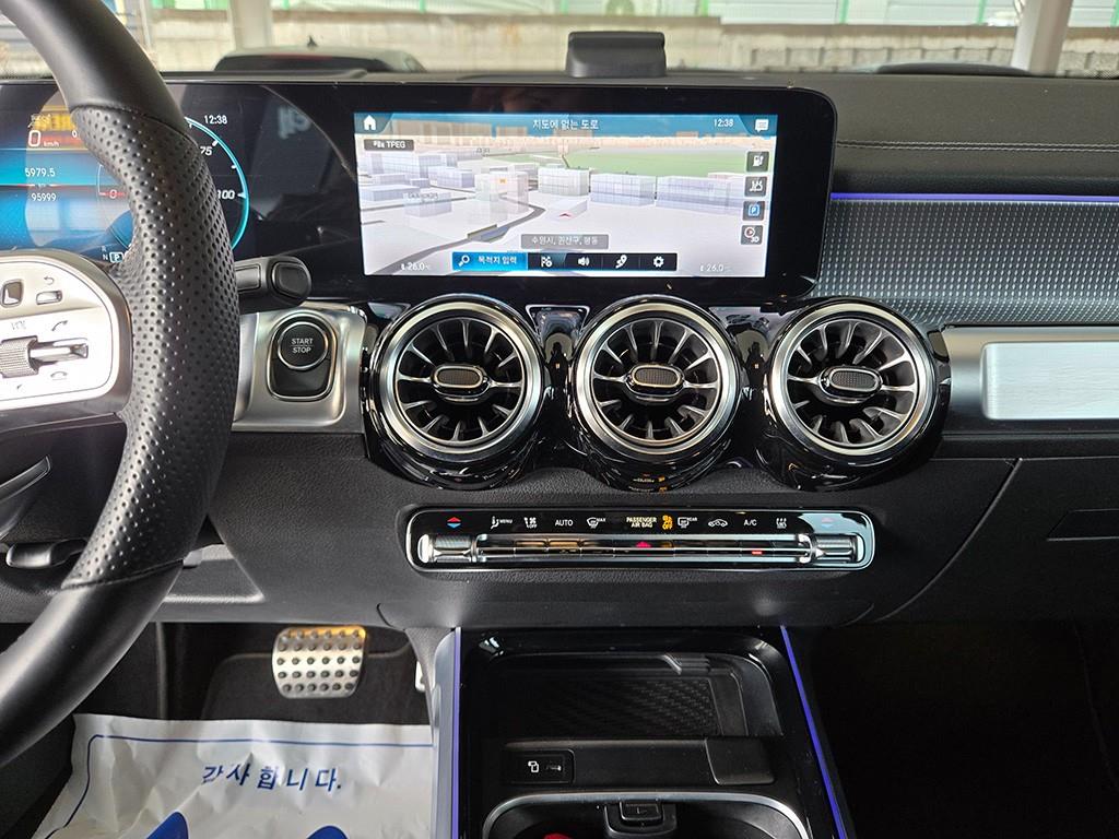 Mercedes Benz EQB - Vista 10