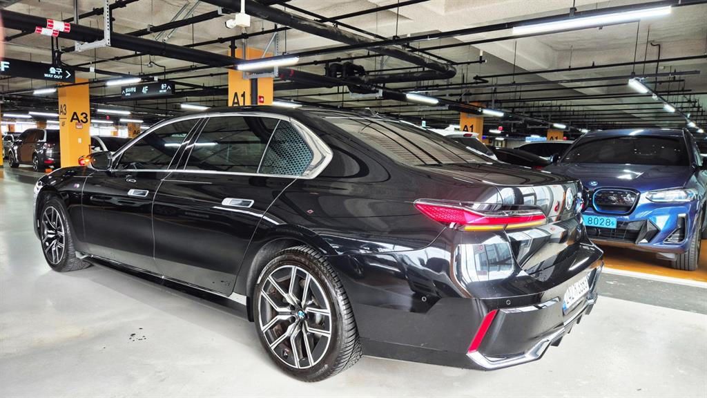 BMW 7 Series - Vista 5