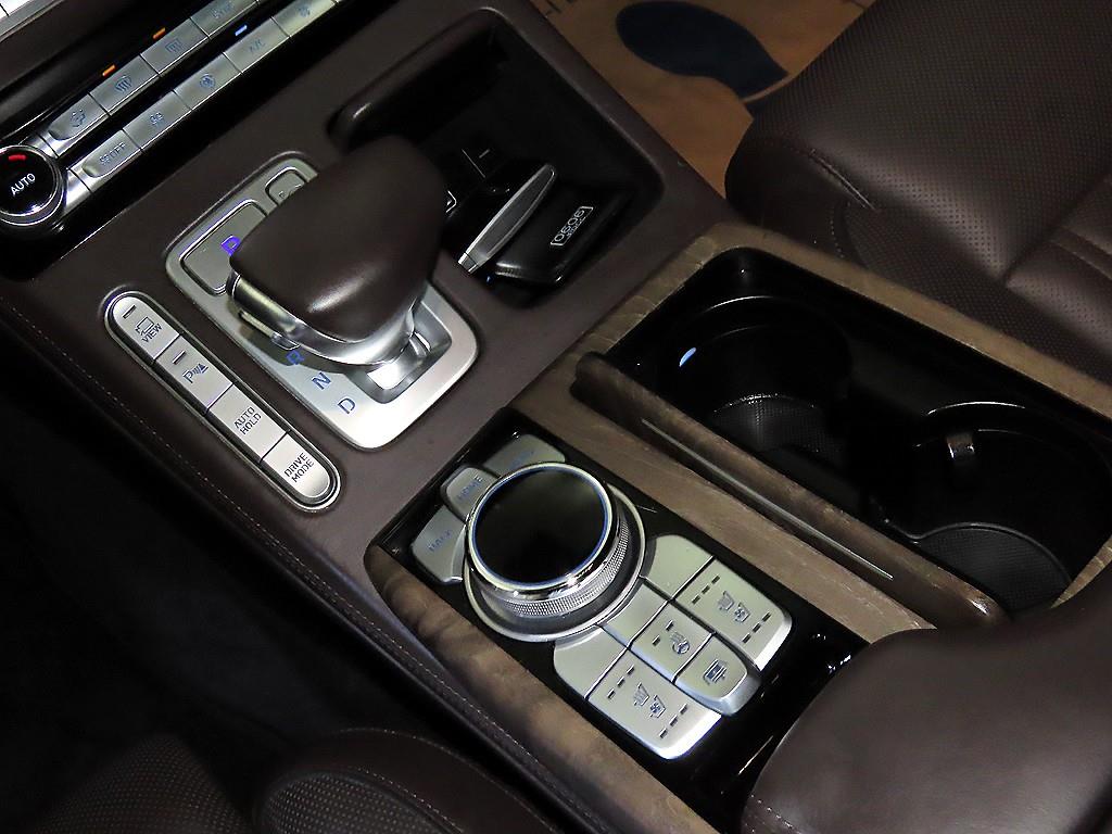 Genesis G90 - Vista 12