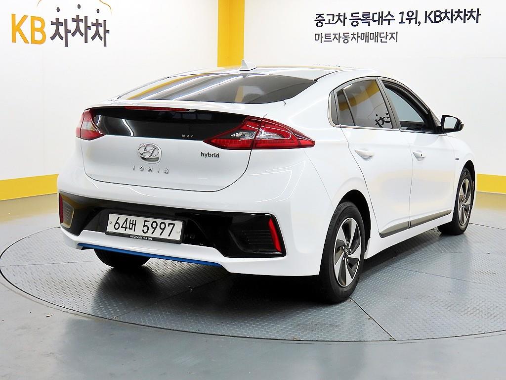 HYUNDAI Ioniq - Vista 4