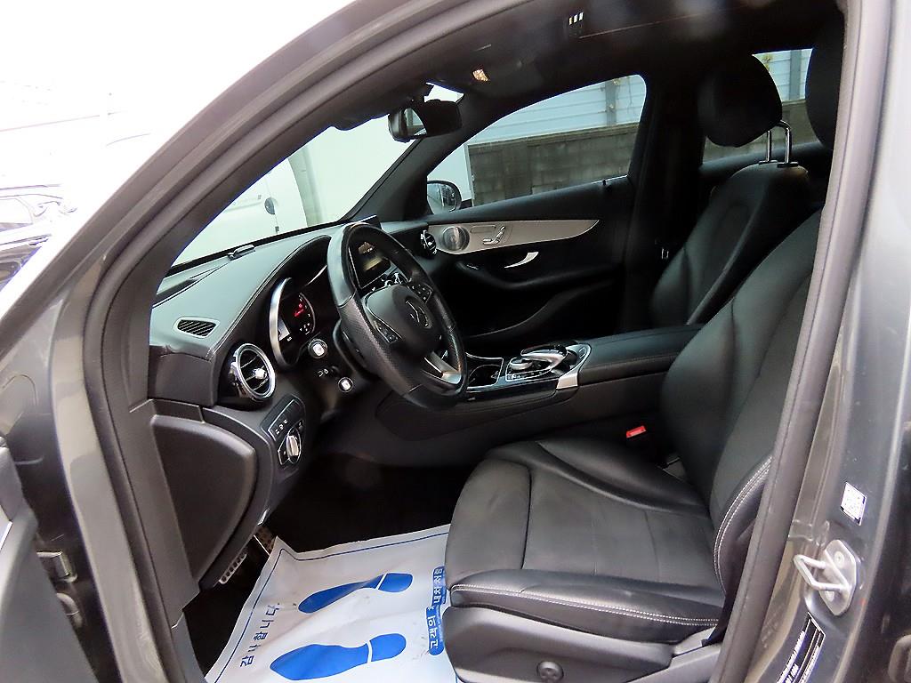 Mercedes Benz GLC Class - Vista 5