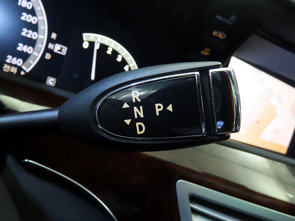 Mercedes Benz S Class - Vista 12