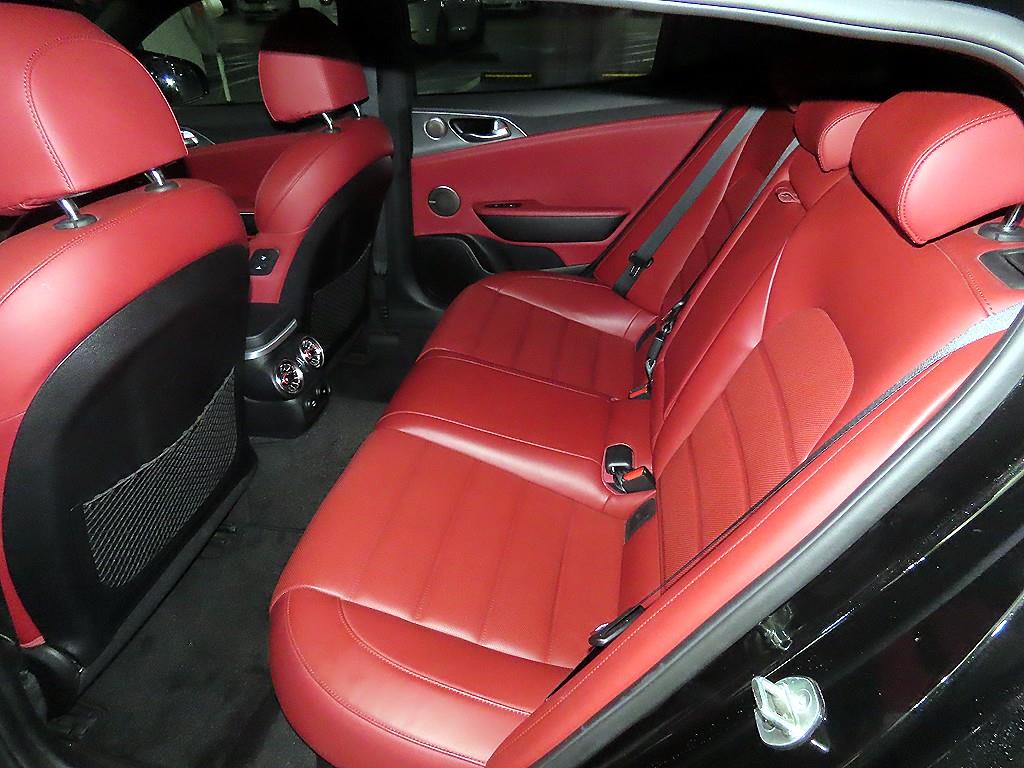 KIA Stinger - Vista 7