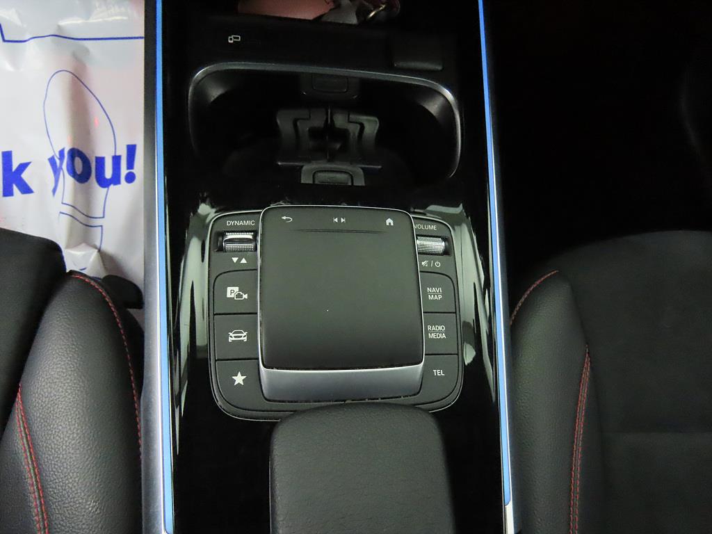 Mercedes Benz GLB Class - Vista 12