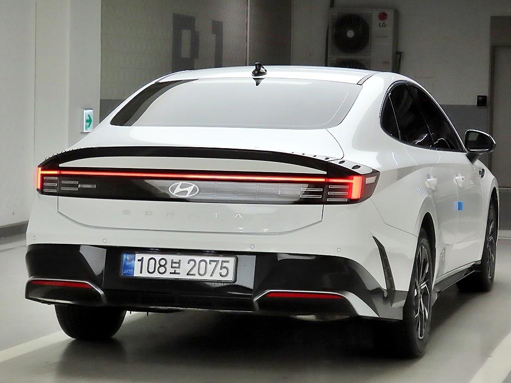 HYUNDAI Sonata - Vista 4