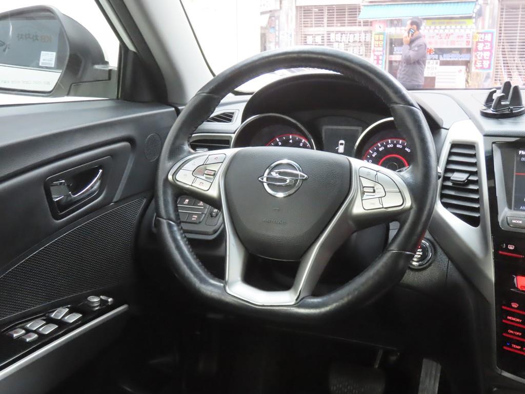 Ssangyong Tivoli 2016 Blanco - Importación desde Corea - HF Imports Iquique - Foto 18