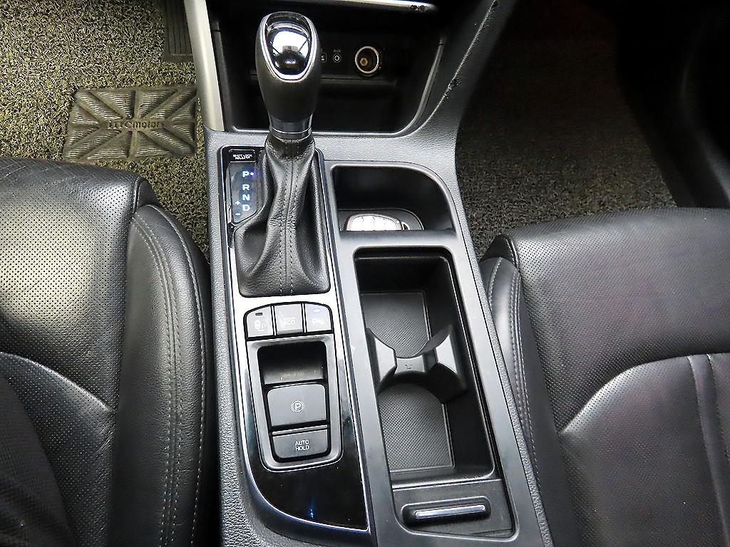 HYUNDAI Sonata - Vista 10