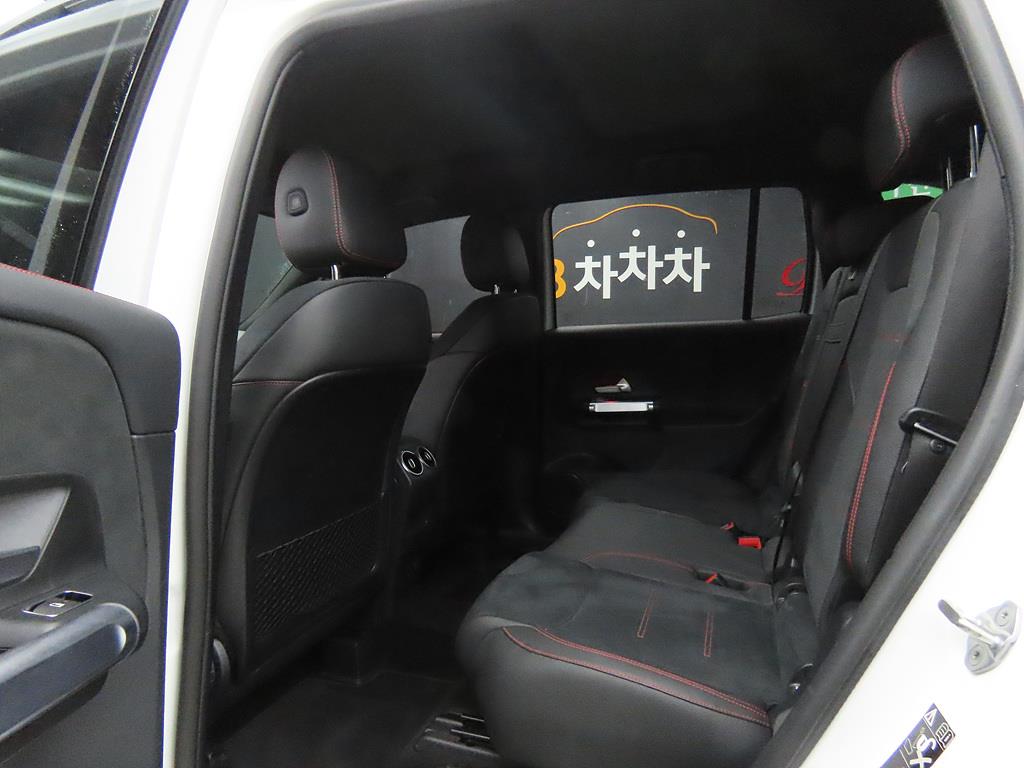 Mercedes Benz GLB Class - Vista 6