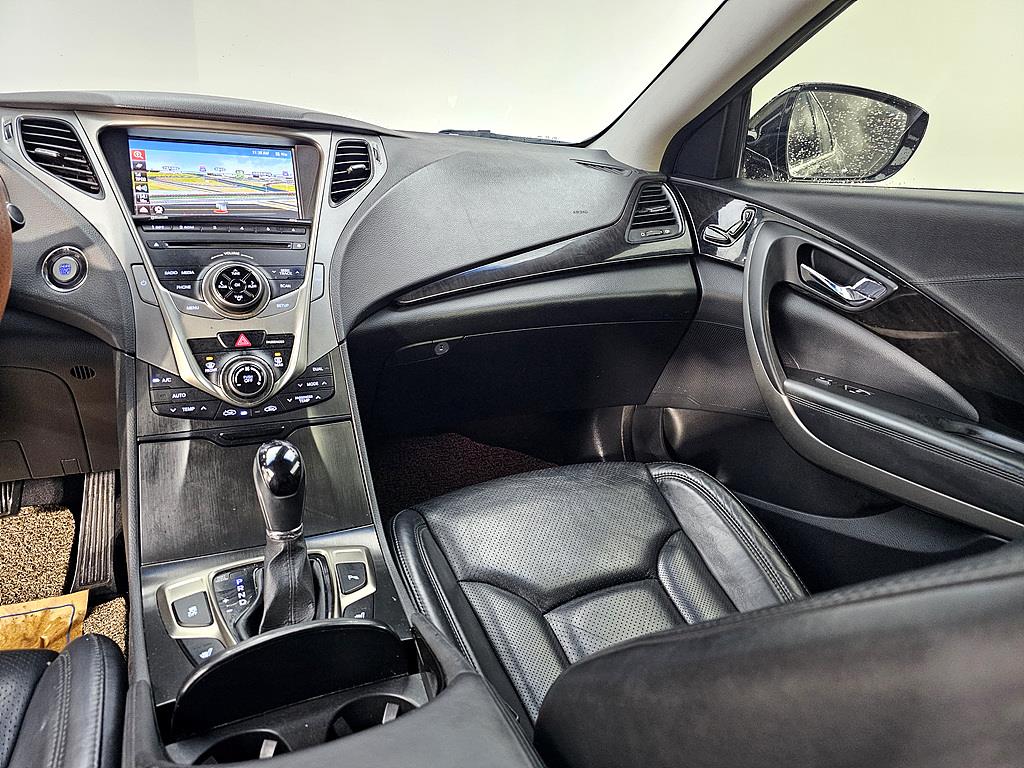 HYUNDAI Grandeur - Vista 10