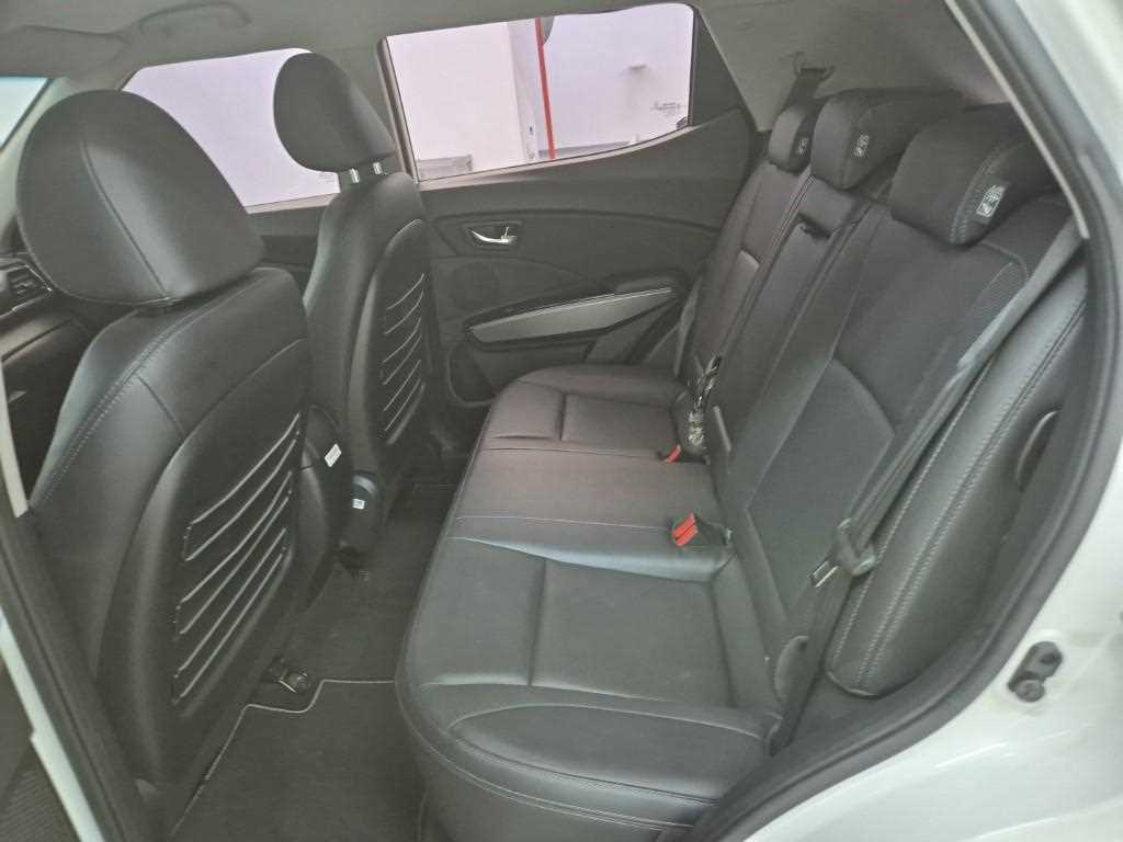 Ssangyong Tivoli - Vista 12