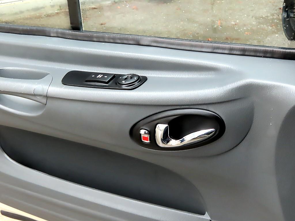 medium and large bus Hyundai bus - Vista 12