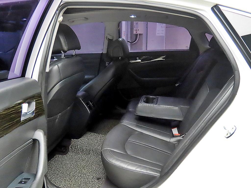 HYUNDAI Sonata - Vista 6