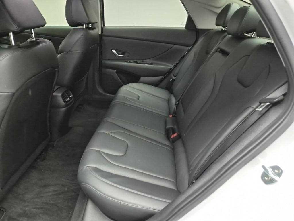 HYUNDAI Avante - Vista 12