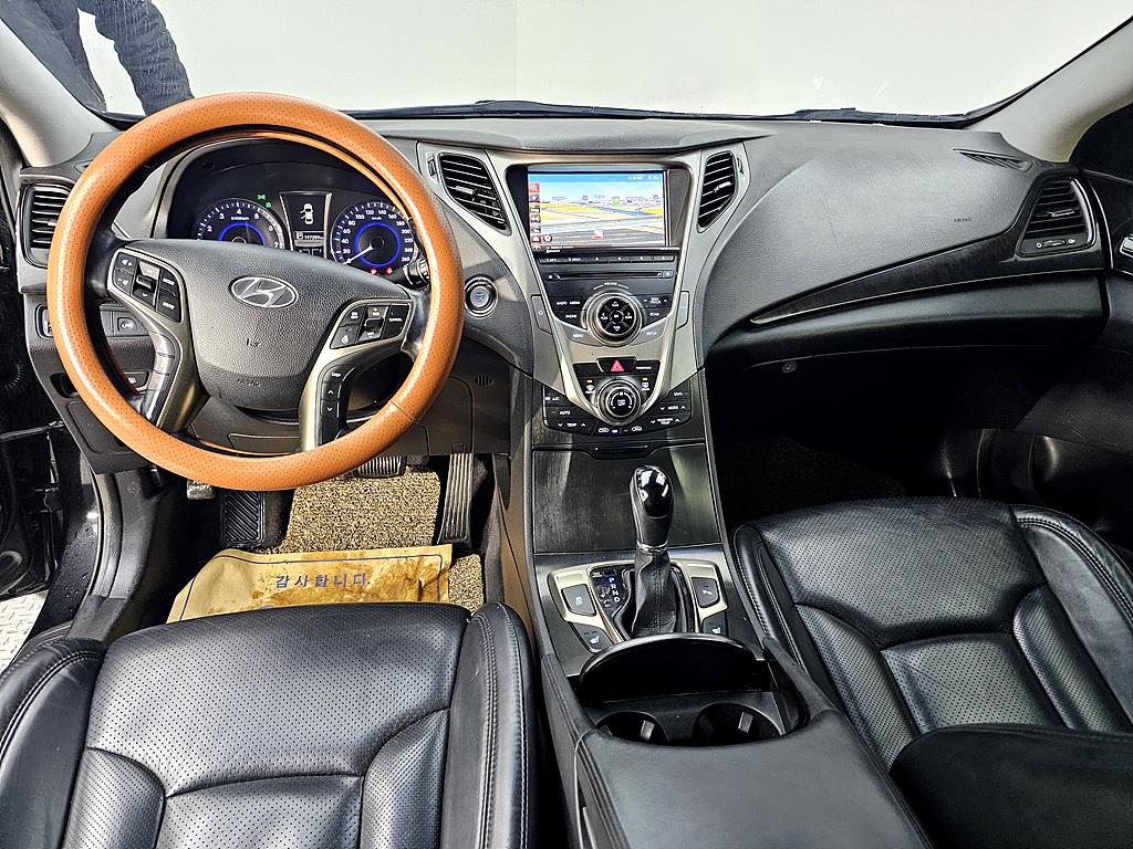 HYUNDAI Grandeur - Vista 5