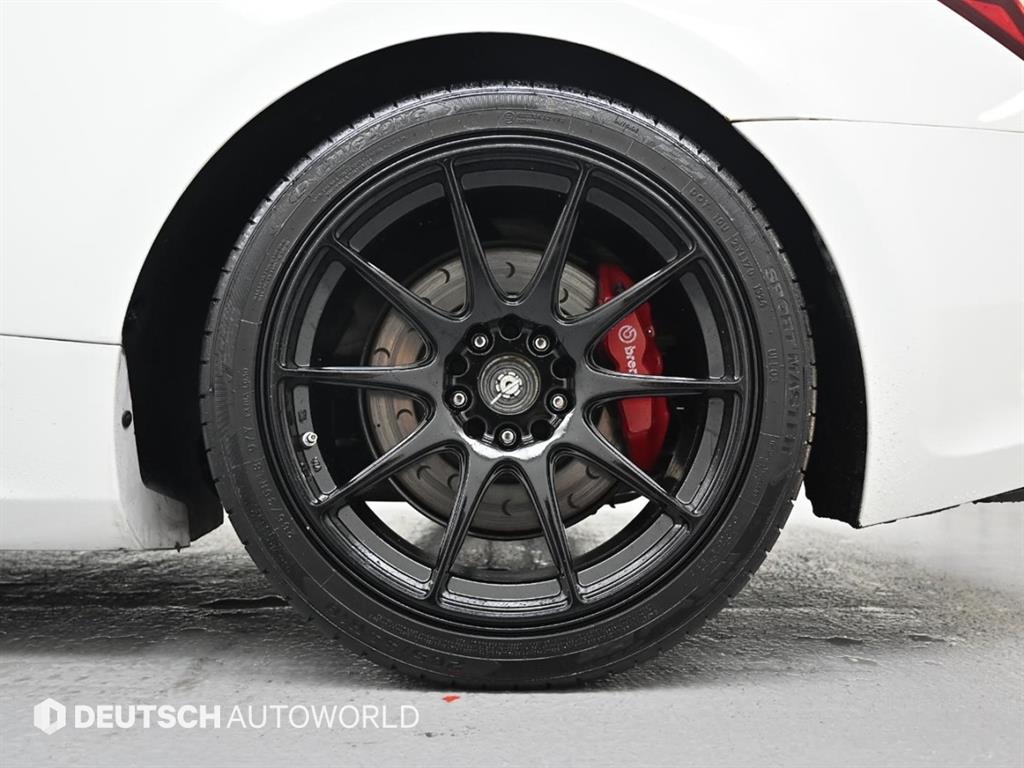 HYUNDAI Genesis - Vista 5