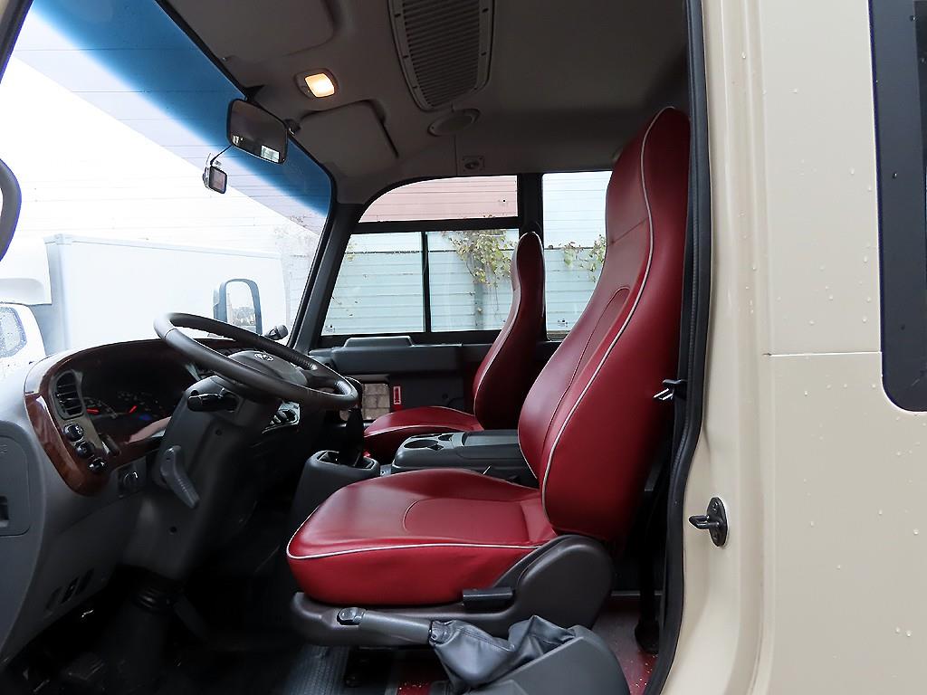 medium and large bus Hyundai bus - Vista 5