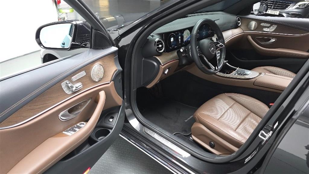 Mercedes Benz E class - Vista 12