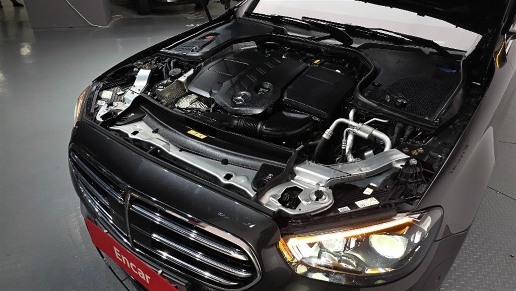 Mercedes Benz E class - Vista 6