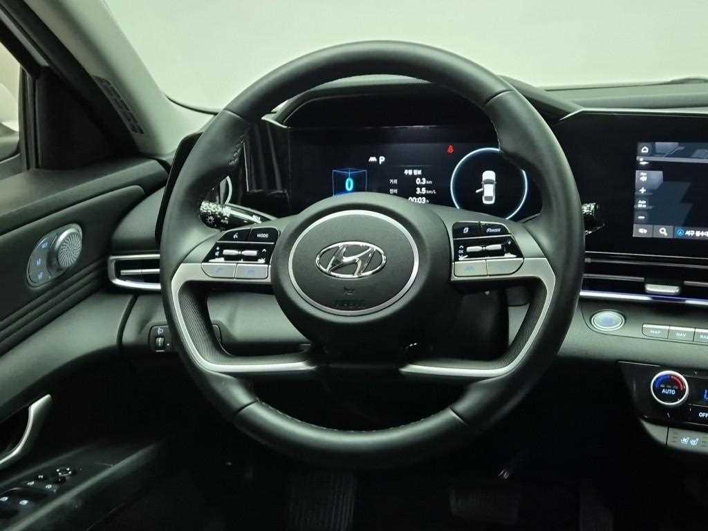 HYUNDAI Avante - Vista 9