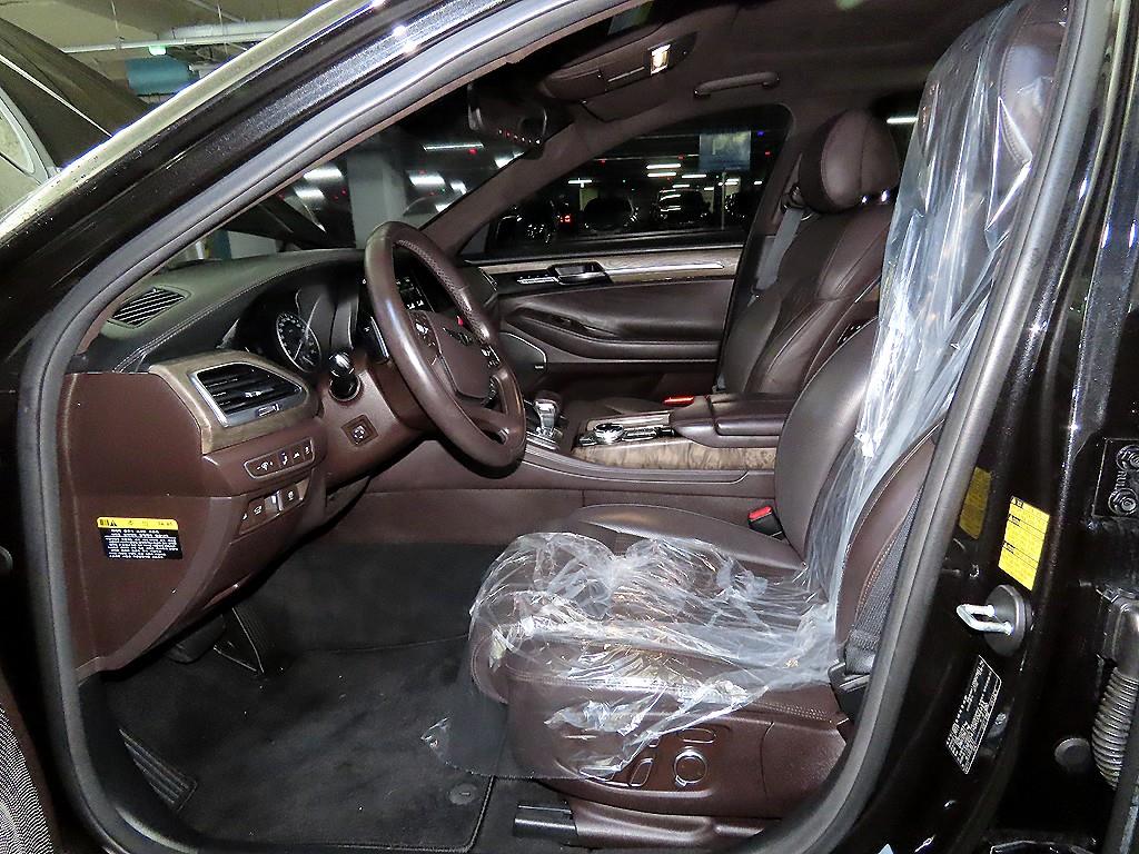 Genesis G90 - Vista 6