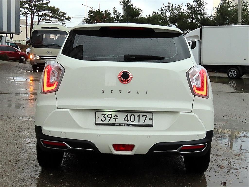Ssangyong Tivoli - Vista 4