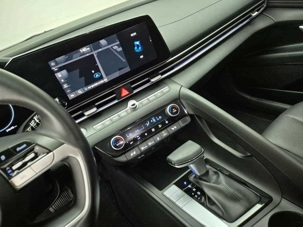 HYUNDAI Avante - Vista 10