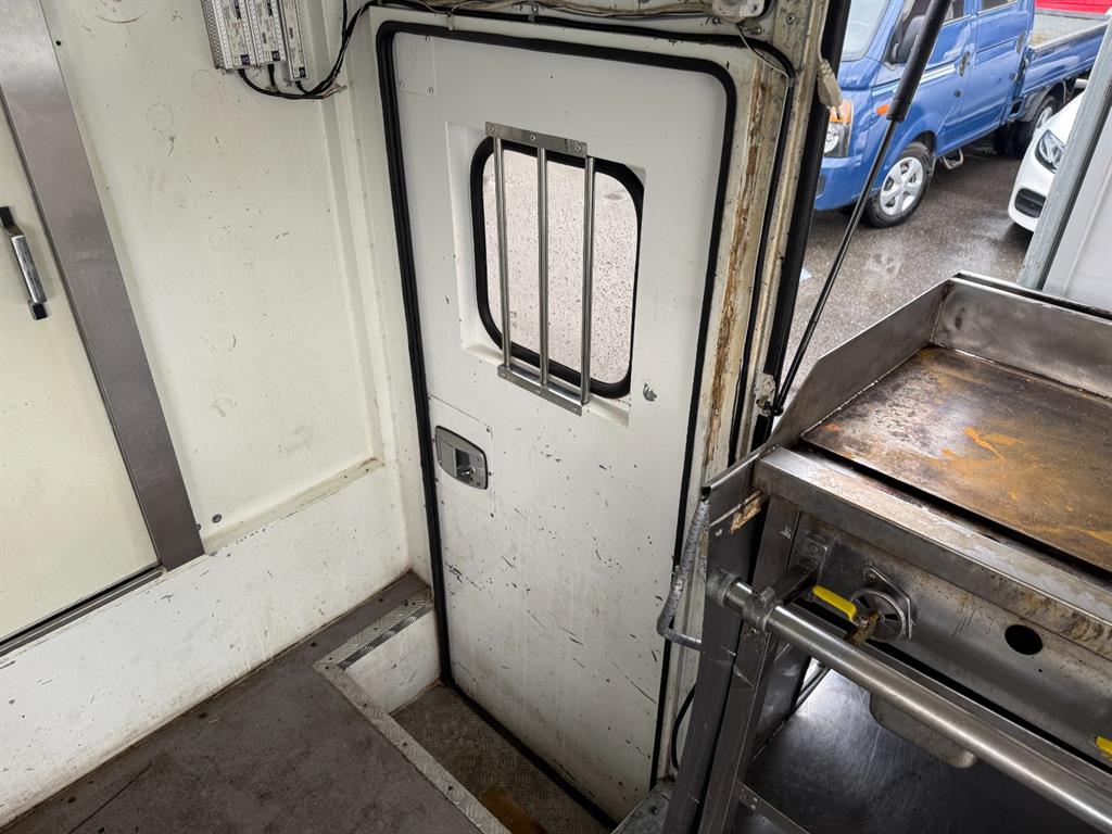 Small Truck Special (sneck/mobile sales) - Vista 12