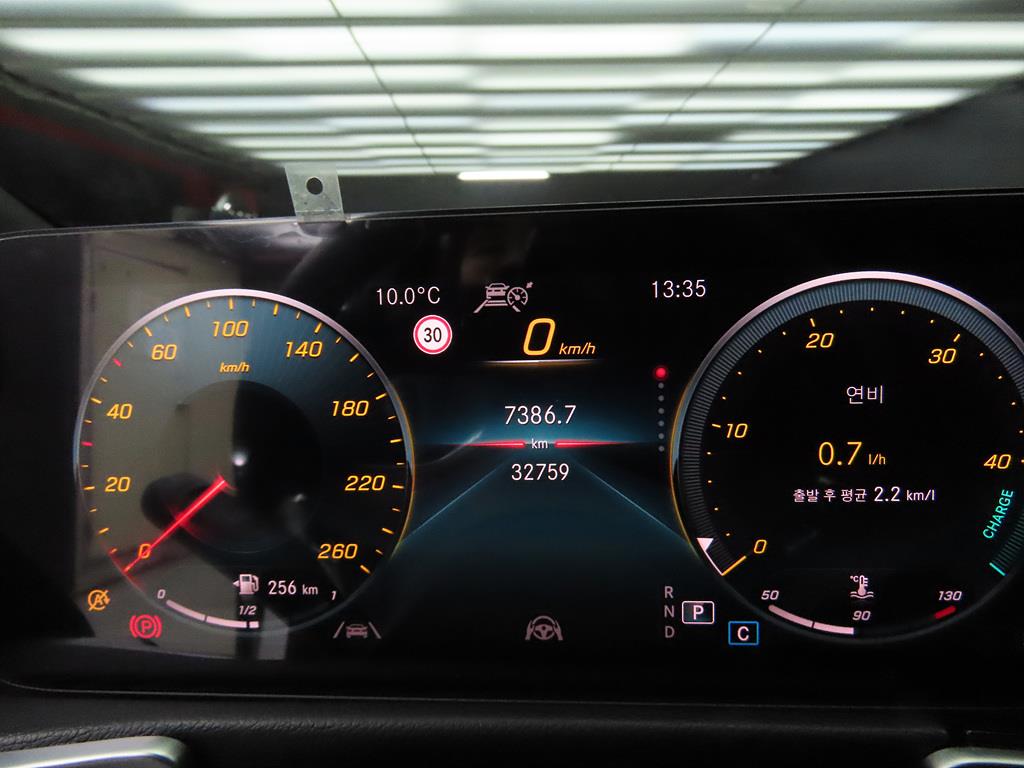 Mercedes Benz GLB Class - Vista 9