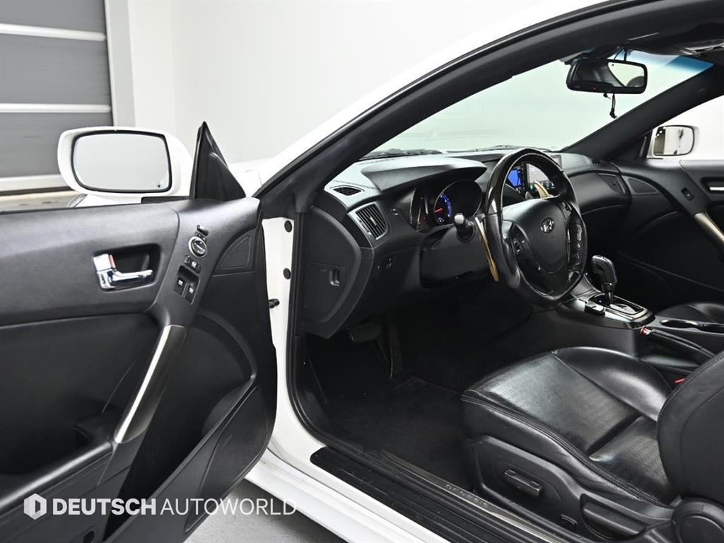 HYUNDAI Genesis - Vista 11