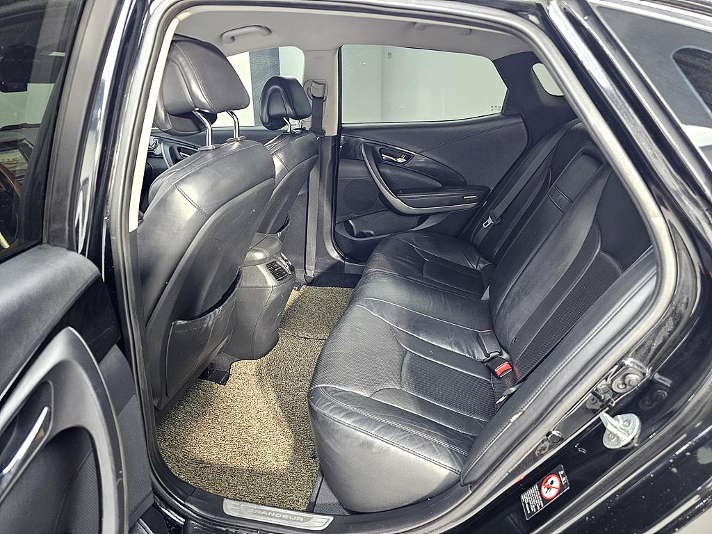 HYUNDAI Grandeur - Vista 9