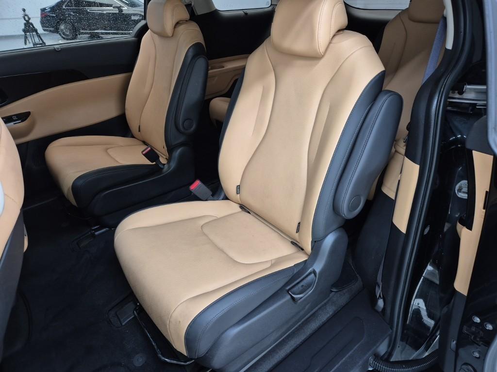 KIA Carnival - Vista 12