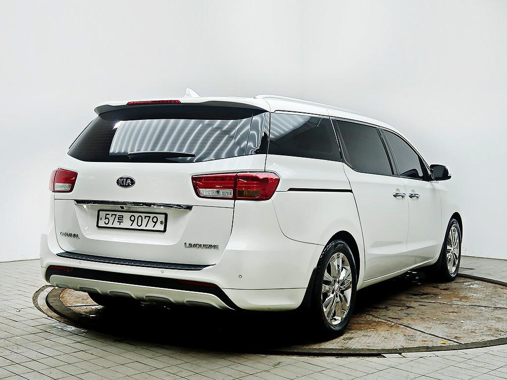 KIA Carnival - Vista 7