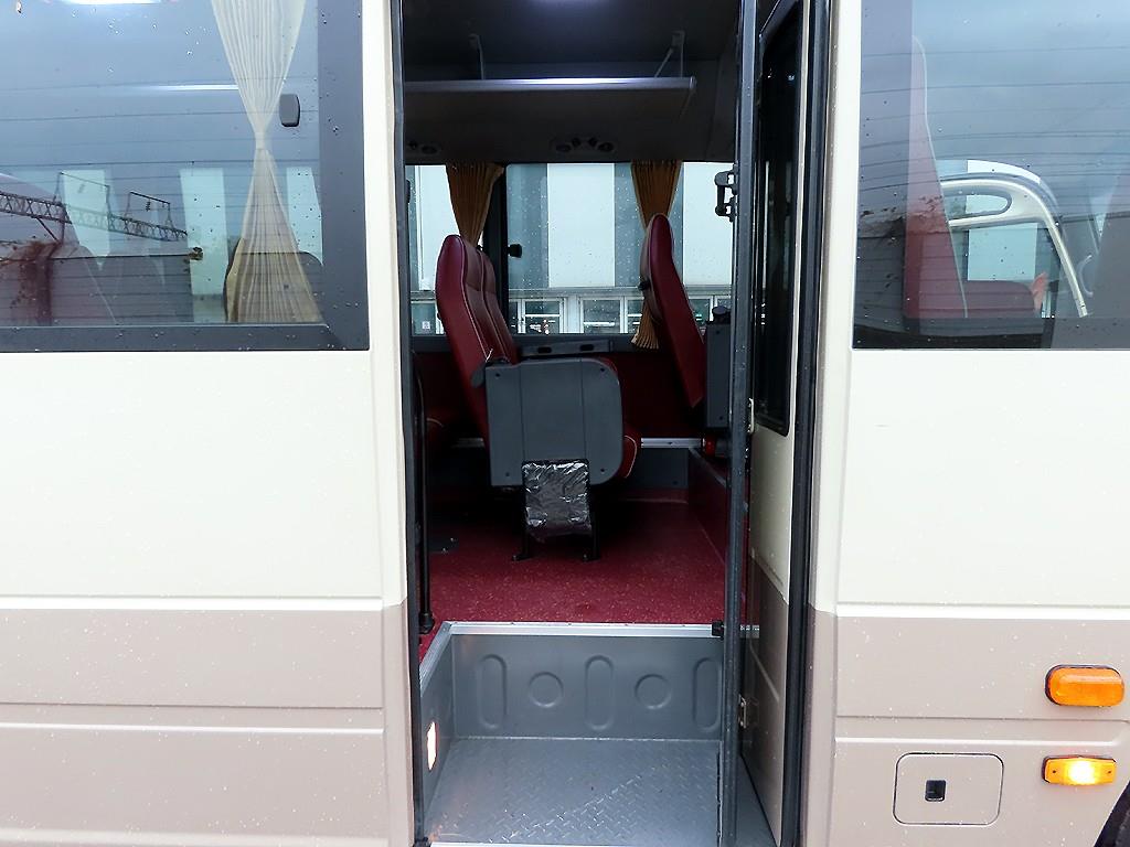 medium and large bus Hyundai bus - Vista 6