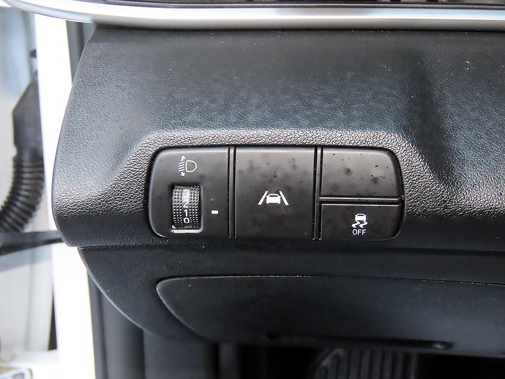 HYUNDAI Avante - Vista 12