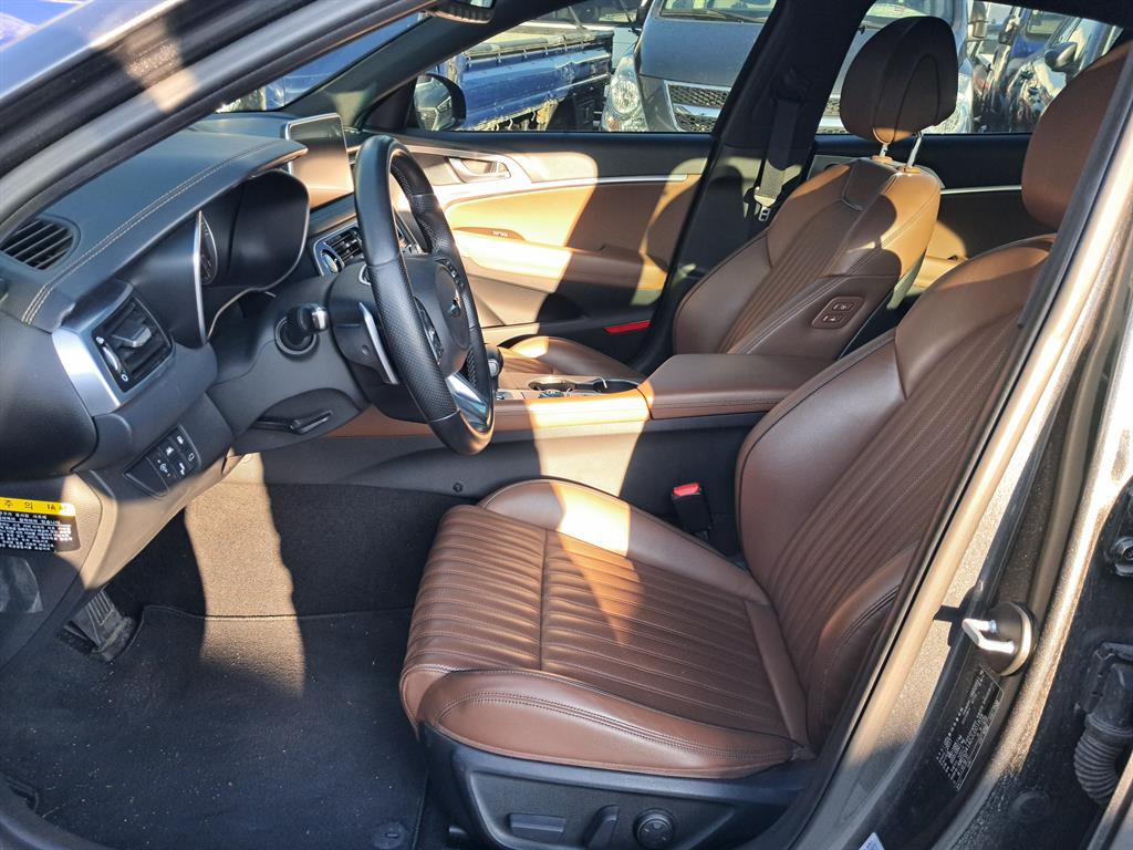 Genesis G70 - Vista 11