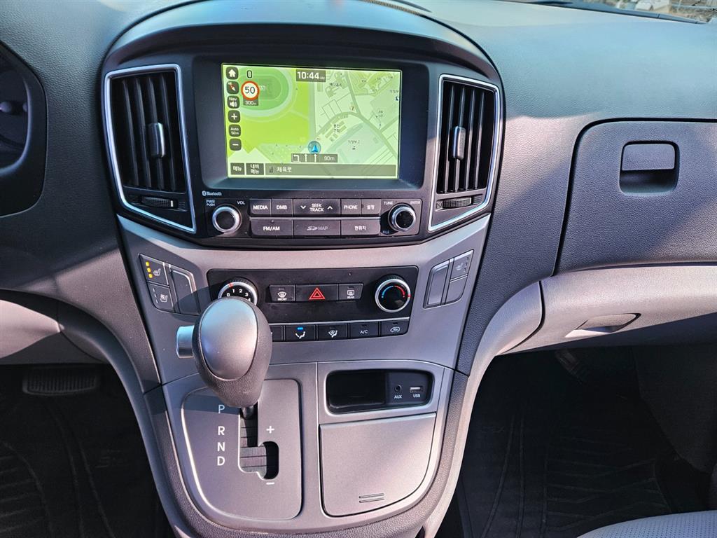 HYUNDAI Starex - Vista 6