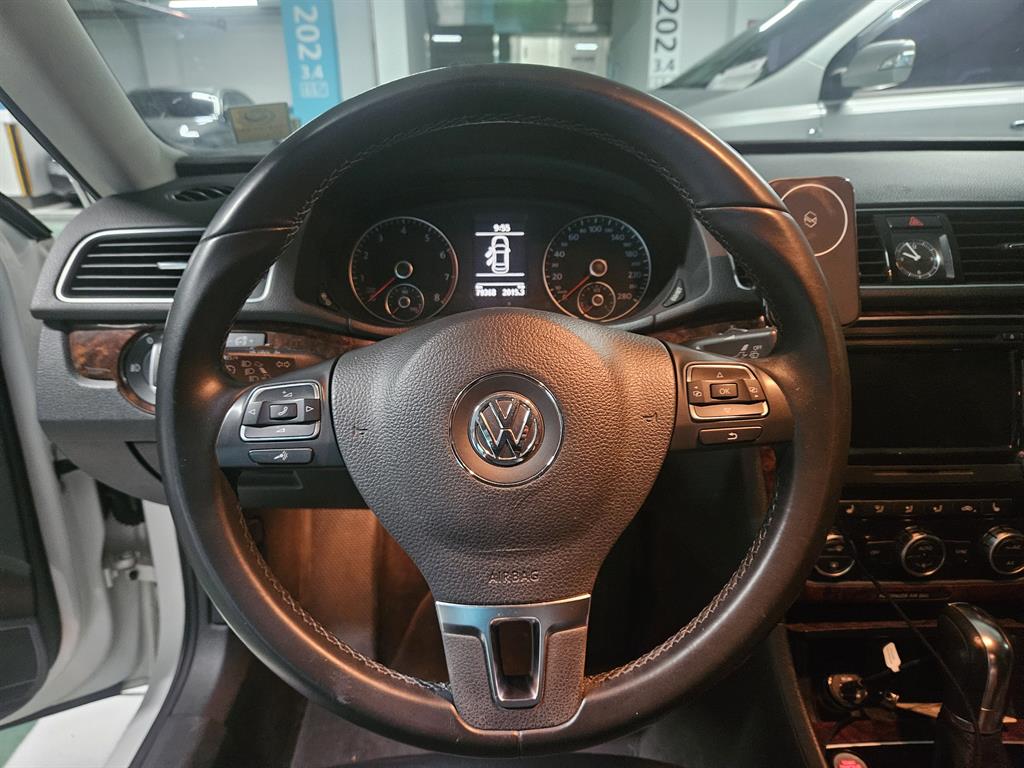 Volkswagen Passat - Vista 4