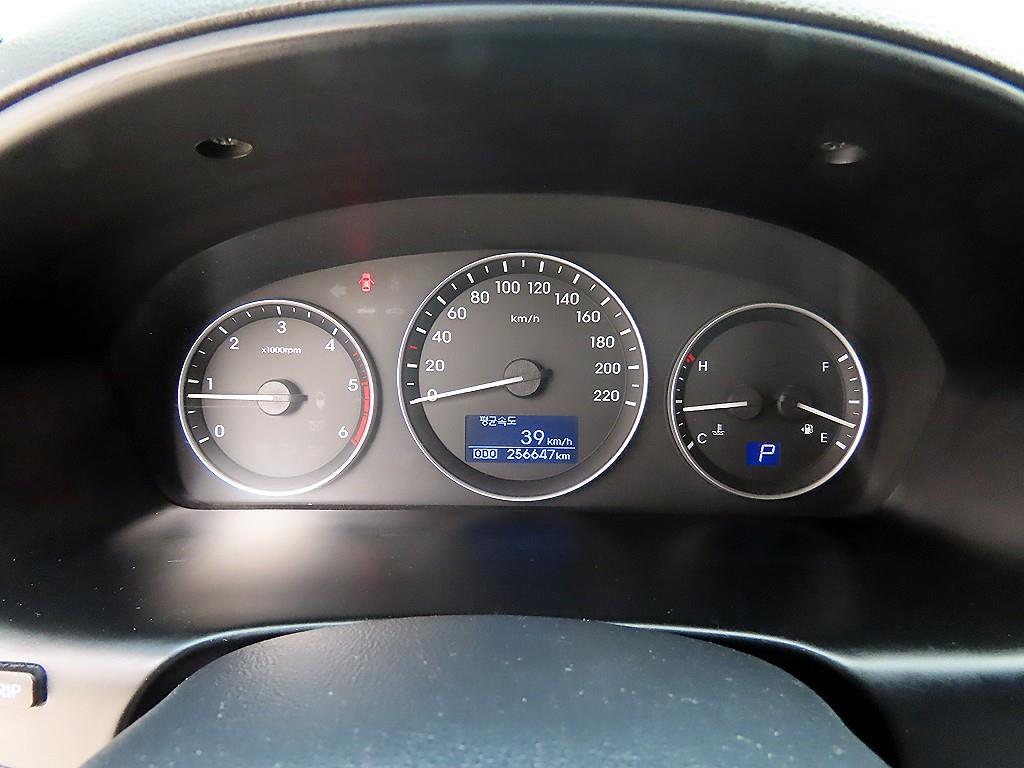 HYUNDAI Starex - Vista 9