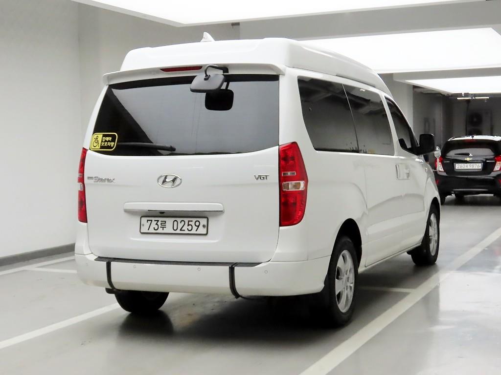 HYUNDAI Starex - Vista 5