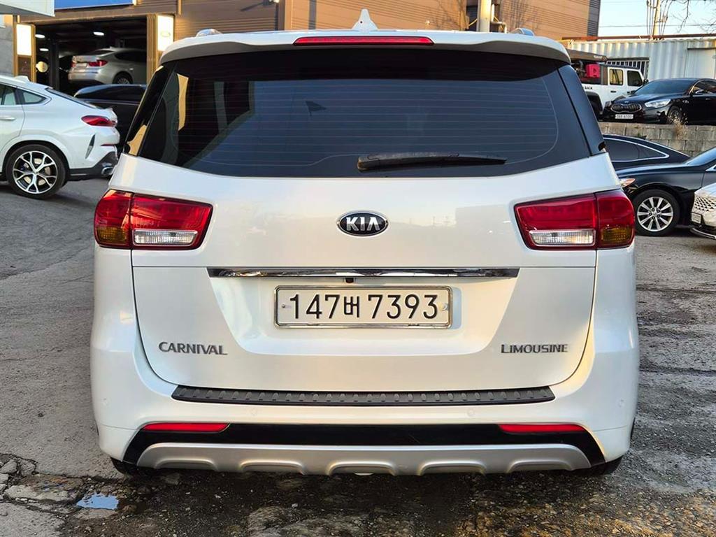 KIA Carnival - Vista 5