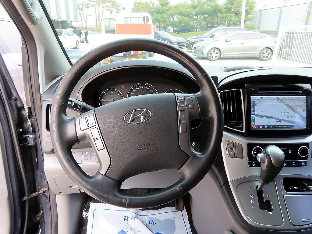 HYUNDAI Starex - Vista 8