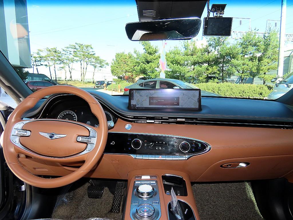 Genesis GV70 - Vista 7