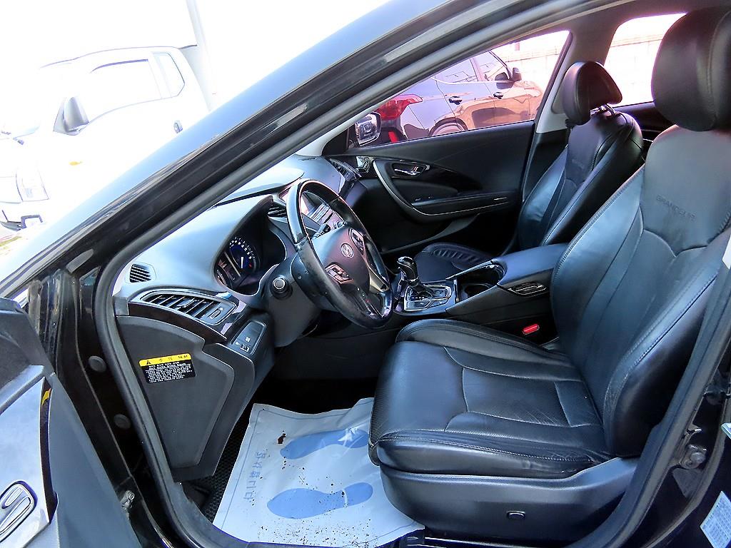 HYUNDAI Grandeur - Vista 5