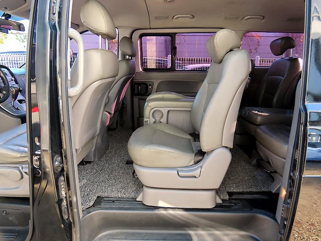 HYUNDAI Starex - Vista 6